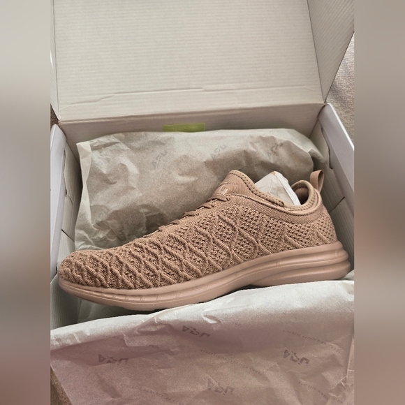 NIB! APL, Men's TechLoom Phantom, Almond/Champagne, Size 10, MSRP $206 - Picture 2 of 7